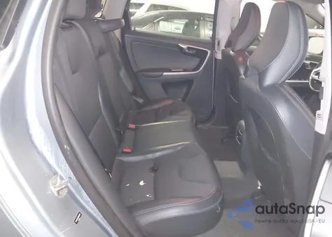 2017 Volvo Xc60 T5 z USA, uszkodzony, nr VIN YV440MDJ9H2084876